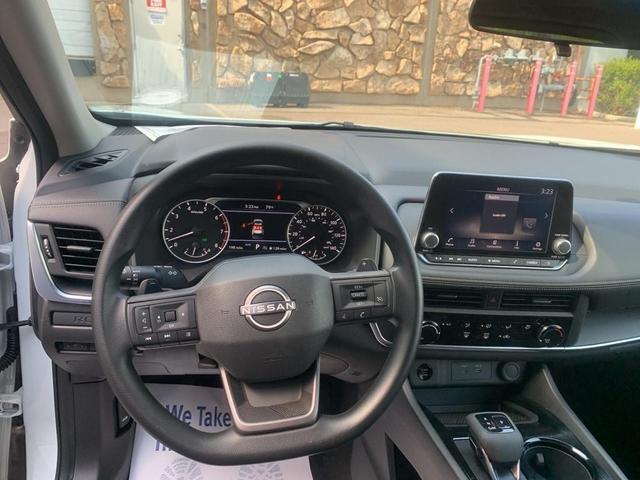 Photo of 2025 Glacier White Nissan Rogue