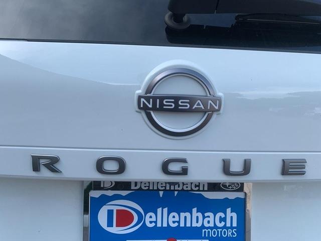 Photo of 2025 Glacier White Nissan Rogue
