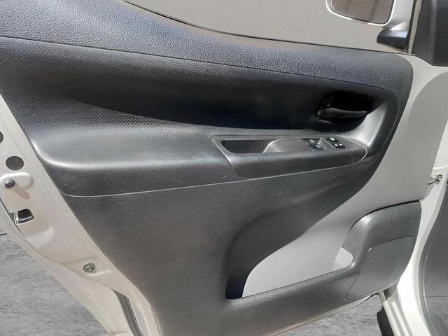 Photo of 2016 Brilliant Silver Nissan NV200