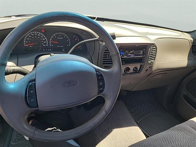 Photo of 2002 White Ford F-150