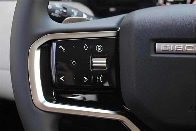 Photo of 2025 Santorini Black Land Rover Discovery Sport