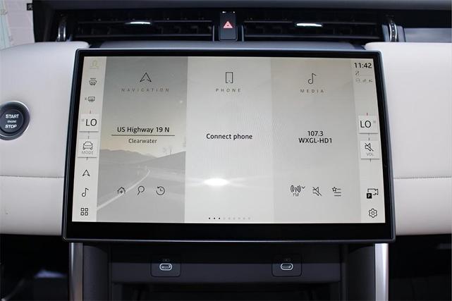 Photo of 2025 Santorini Black Land Rover Discovery Sport