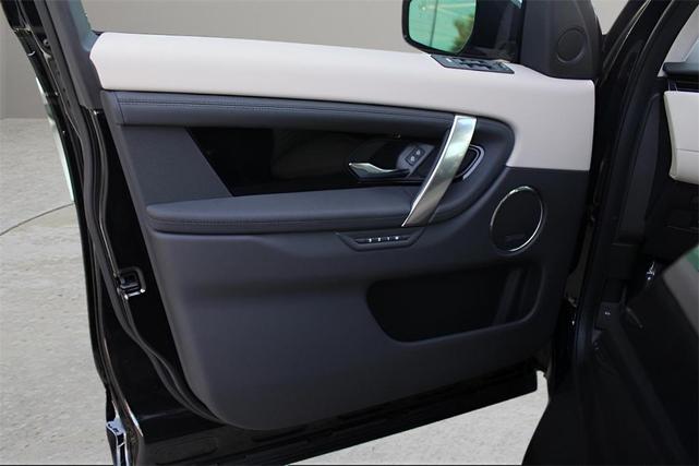 Photo of 2025 Santorini Black Land Rover Discovery Sport
