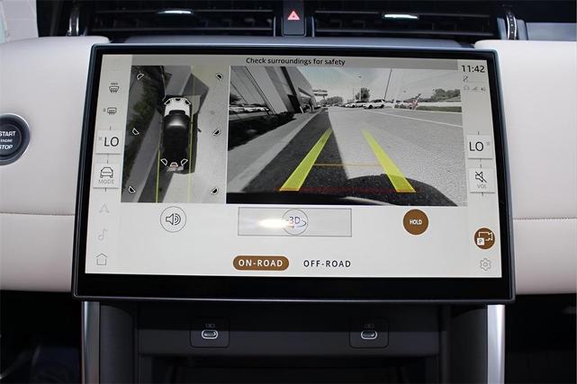 Photo of 2025 Santorini Black Land Rover Discovery Sport