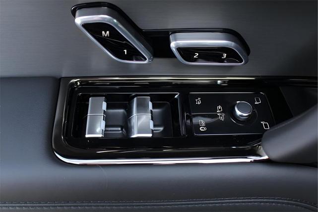 Photo of 2025 Carpathian Grey Land Rover Range Rover Sport