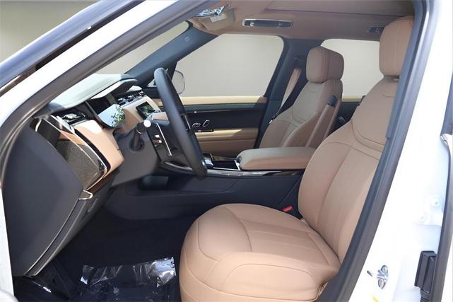 Photo of 2025 Fuji White Land Rover Range Rover Sport