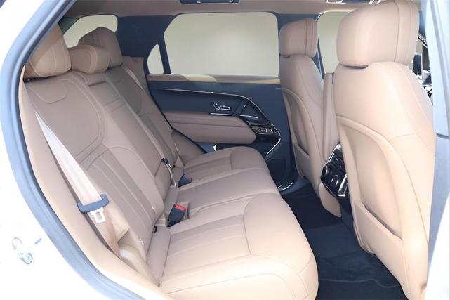 Photo of 2025 Fuji White Land Rover Range Rover Sport