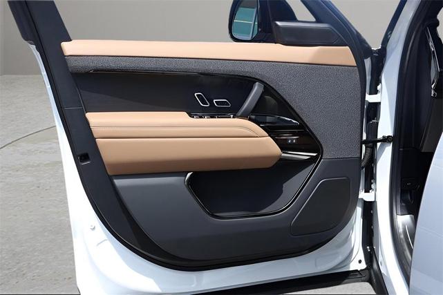 Photo of 2025 Fuji White Land Rover Range Rover Sport