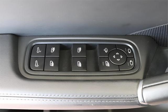 Photo of 2022 Quartzite Grey Metallic Porsche Cayenne