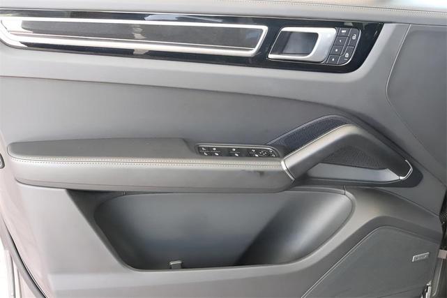 Photo of 2022 Quartzite Grey Metallic Porsche Cayenne
