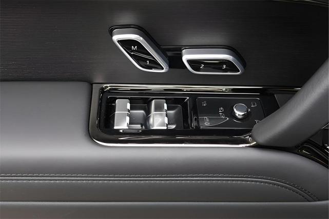 Photo of 2025 Carpathian Grey Land Rover Range Rover Sport