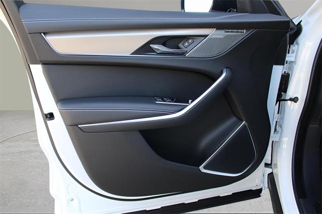Photo of 2026 Fuji White Jaguar F-PACE