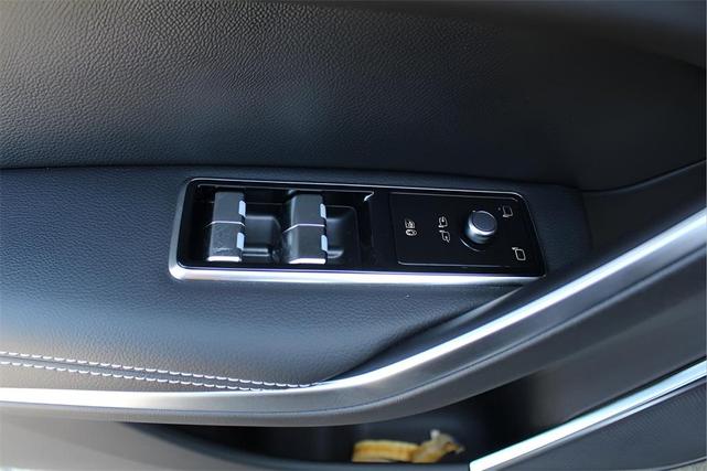 Photo of 2026 Fuji White Jaguar F-PACE