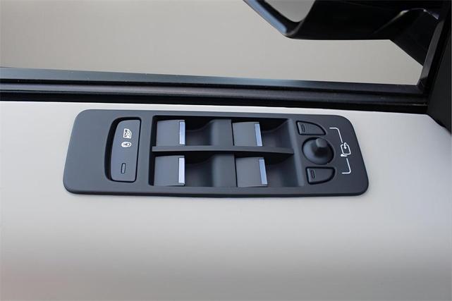 Photo of 2025 Varesine Blue Land Rover Discovery Sport