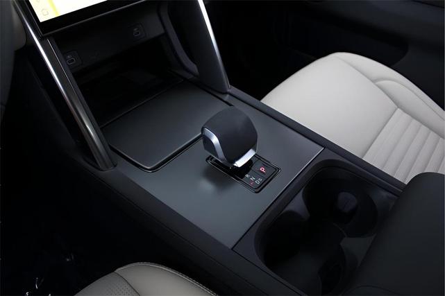 Photo of 2025 Varesine Blue Land Rover Discovery Sport