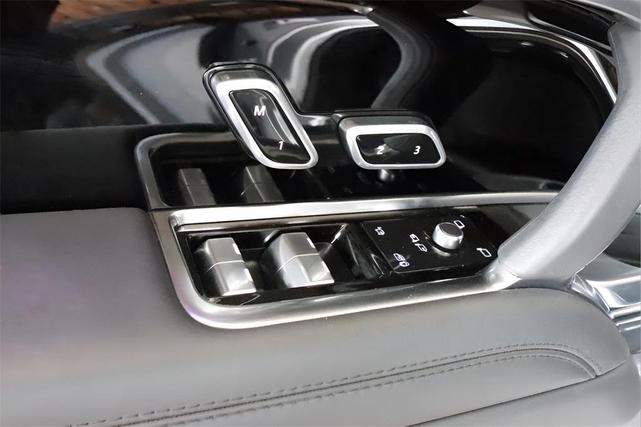 Photo of 2023 Hakuba Silver Land Rover Range Rover