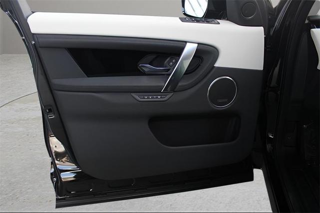 Photo of 2025 Santorini Black Land Rover Discovery Sport
