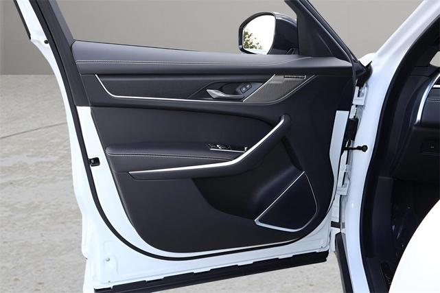 Photo of 2026 Fuji White Jaguar F-PACE