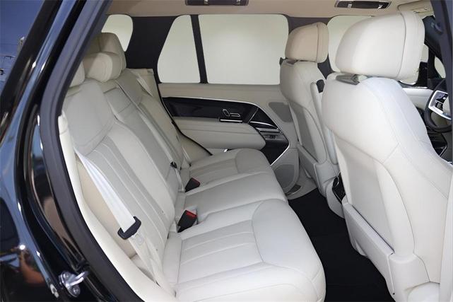 Photo of 2025 Santorini Black Land Rover Range Rover