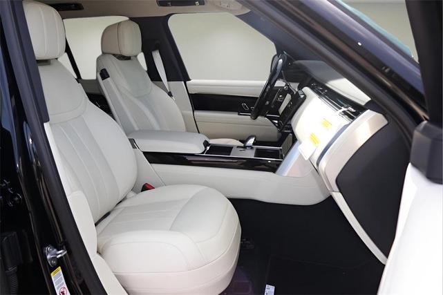 Photo of 2025 Santorini Black Land Rover Range Rover
