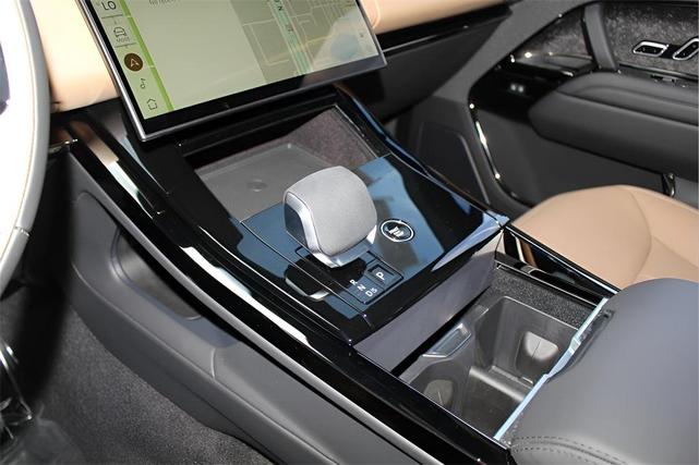 Photo of 2025 Giola Green Land Rover Range Rover Sport