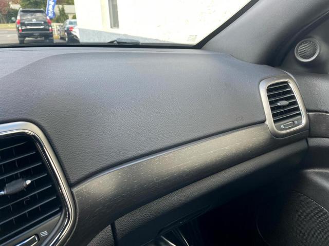Photo of 2018 Silver Jeep Grand Cherokee