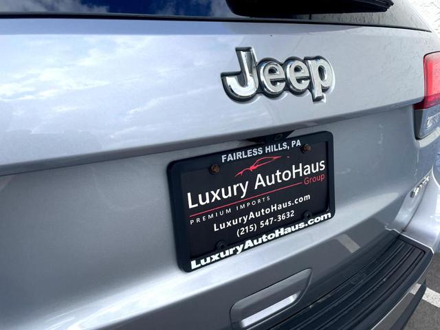 Photo of 2018 Silver Jeep Grand Cherokee