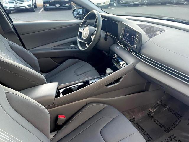 Photo of 2022 Gray Hyundai ELANTRA HEV