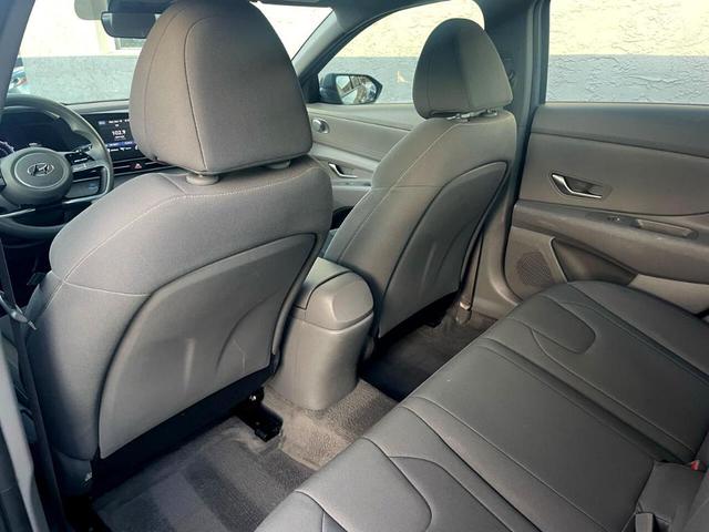 Photo of 2022 Gray Hyundai ELANTRA HEV