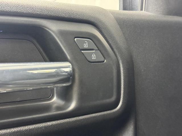 Photo of 2021 Black Chevrolet Silverado 1500