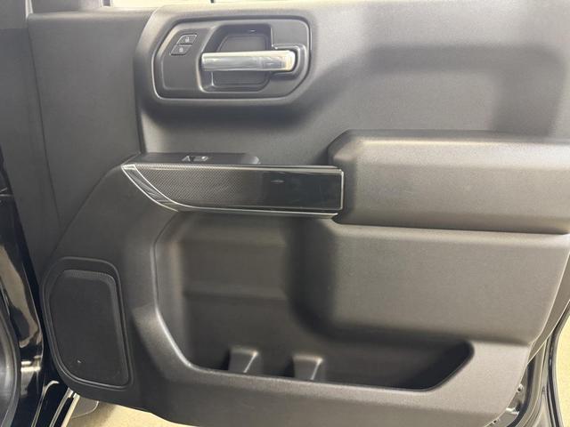 Photo of 2021 Black Chevrolet Silverado 1500