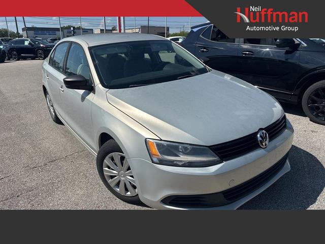 Photo of 2011 White Gold Metallic Volkswagen Jetta