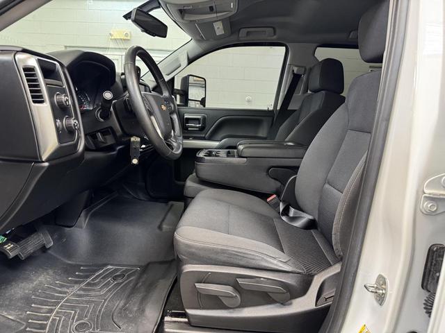 Photo of 2018 Summit White Chevrolet Silverado 1500