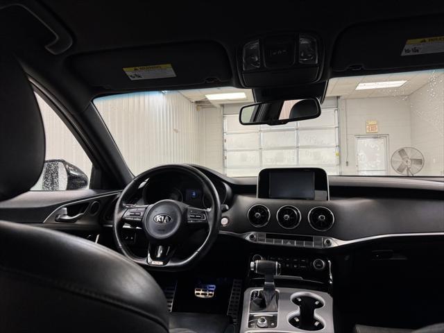 Photo of 2018 Snow White Pearl Kia Stinger