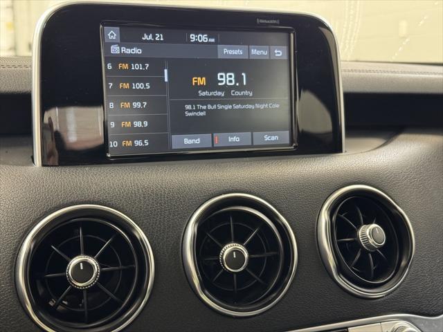 Photo of 2018 Snow White Pearl Kia Stinger