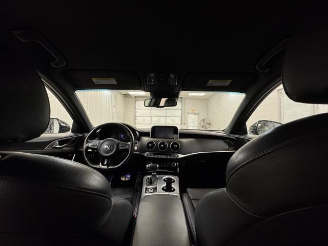 Photo of 2018 Snow White Pearl Kia Stinger