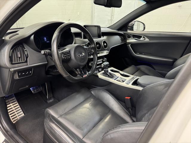 Photo of 2018 Snow White Pearl Kia Stinger