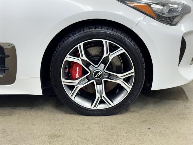 Photo of 2018 Snow White Pearl Kia Stinger
