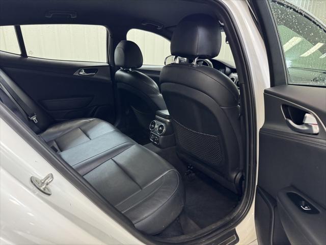 Photo of 2018 Snow White Pearl Kia Stinger