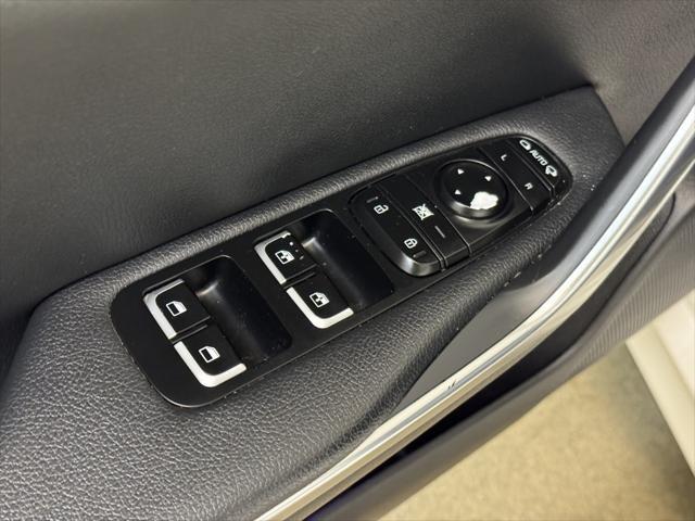 Photo of 2018 Snow White Pearl Kia Stinger