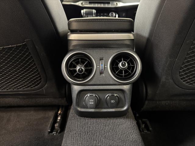 Photo of 2018 Snow White Pearl Kia Stinger
