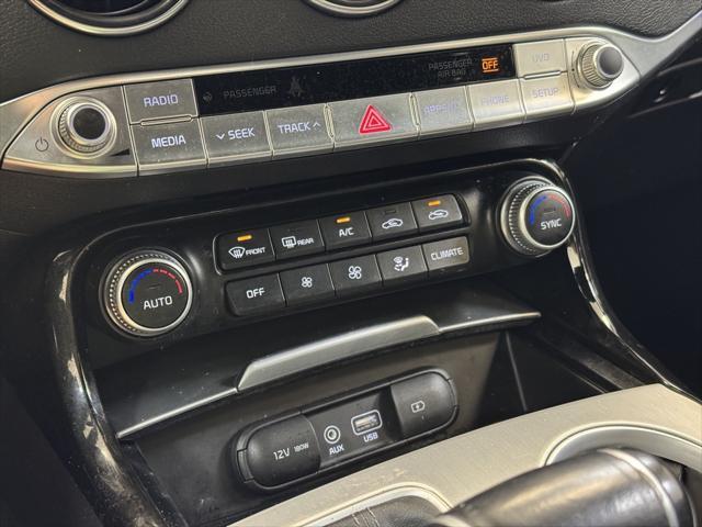 Photo of 2018 Snow White Pearl Kia Stinger
