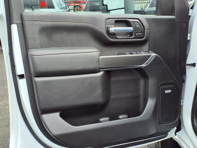 Photo of 2023 Summit White GMC Sierra 2500