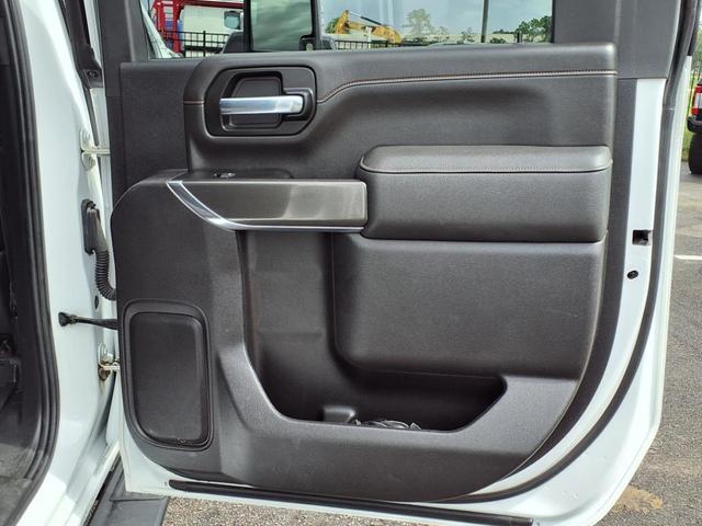 Photo of 2023 Summit White GMC Sierra 2500