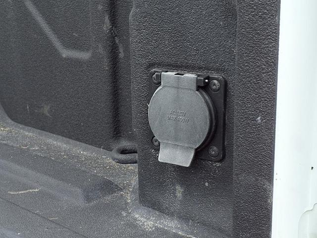 Photo of 2023 Summit White GMC Sierra 2500