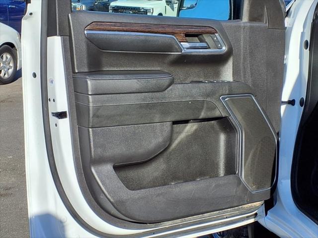 Photo of 2022 Summit White GMC Sierra 1500