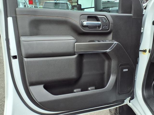 Photo of 2022 Summit White GMC Sierra 2500