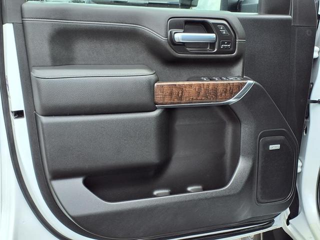 Photo of 2021 White GMC Sierra 2500