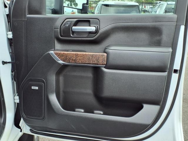 Photo of 2021 White GMC Sierra 2500