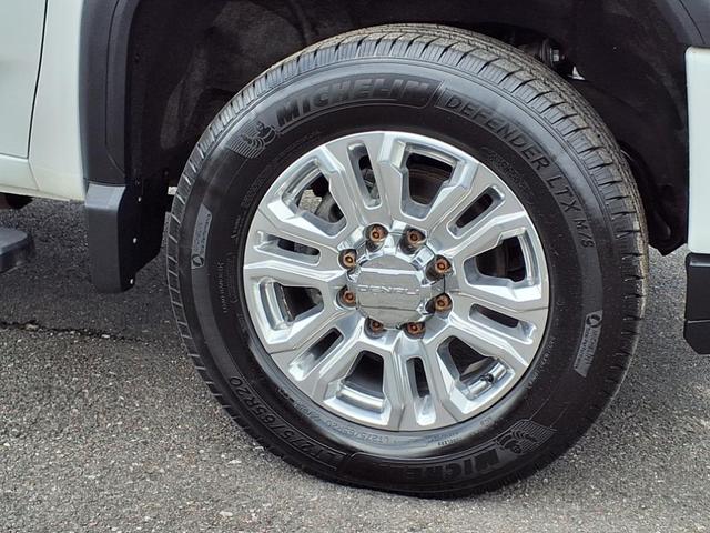 Photo of 2021 White GMC Sierra 2500